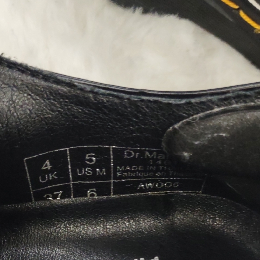Dr. Martens Black Leather  with Air-Cushioned Sole - Picture 7 of 17